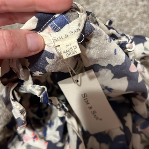 NWT Sim & Sam Blue Floral Cold Shoulder Ruffle Blouse Size Medium - Picture 3 of 6